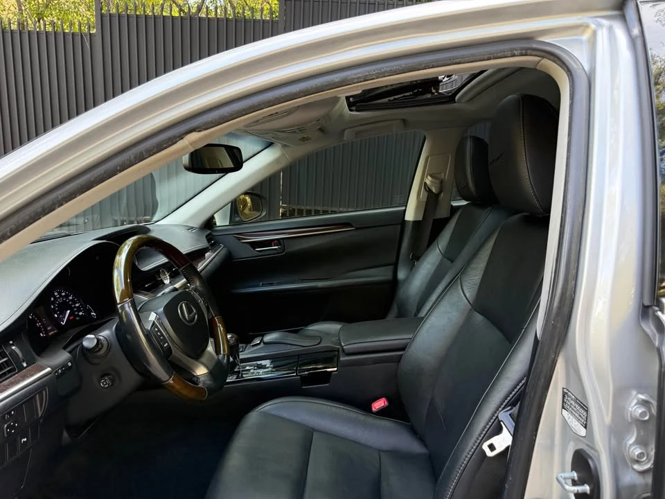 2013 Lexus ES 6th Gen - Image 8 of 19