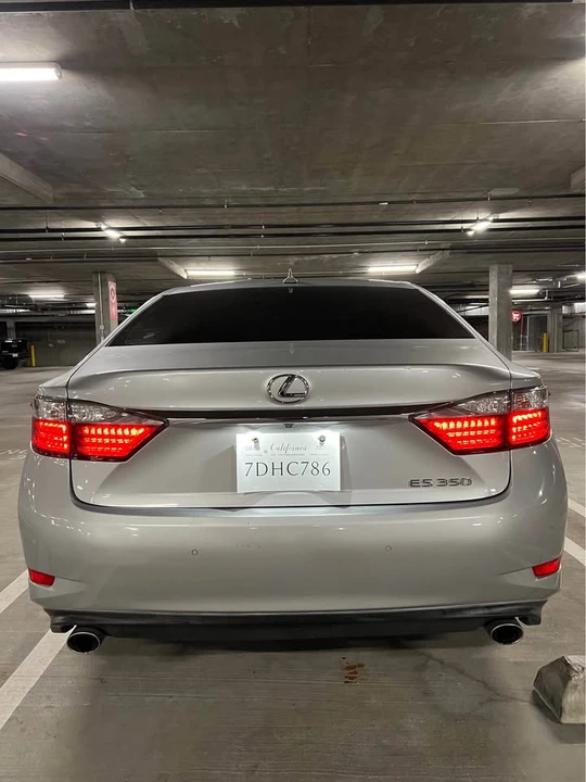 2013 Lexus ES 6th Gen - Image 11 of 20