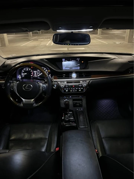 2013 Lexus ES 6th Gen - Image 16 of 20