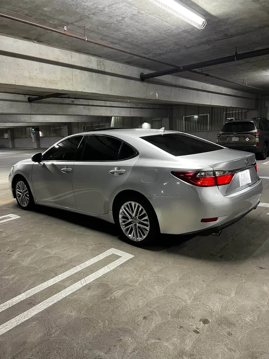 2013 Lexus ES 6th Gen - Image 10 of 20