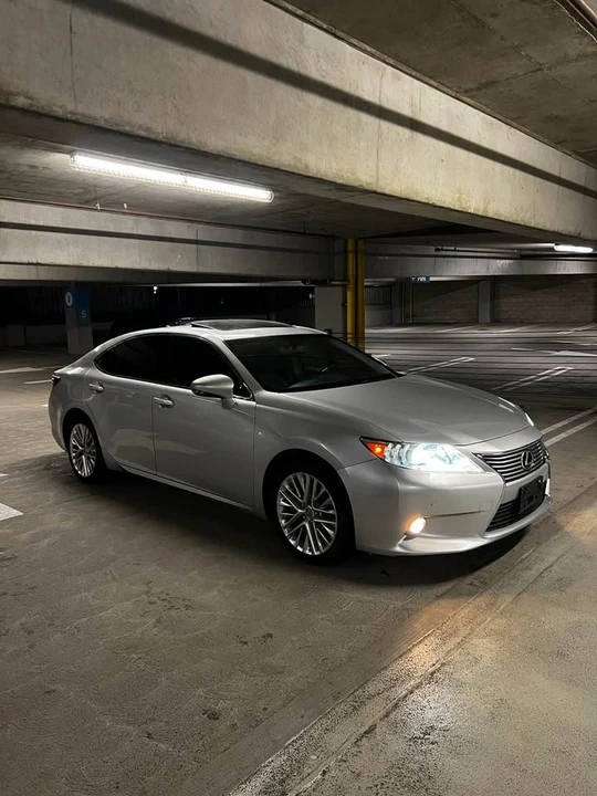 2013 Lexus ES 6th Gen - Image 4 of 20