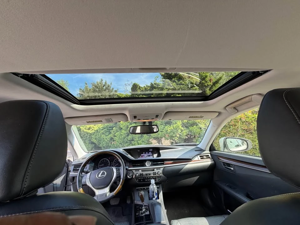 2013 Lexus ES 6th Gen - Image 13 of 16