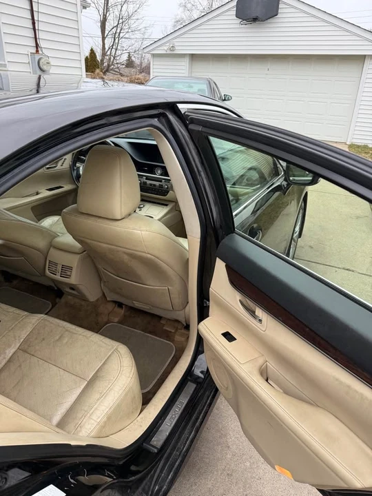 2013 Lexus ES 6th Gen - Image 8 of 10