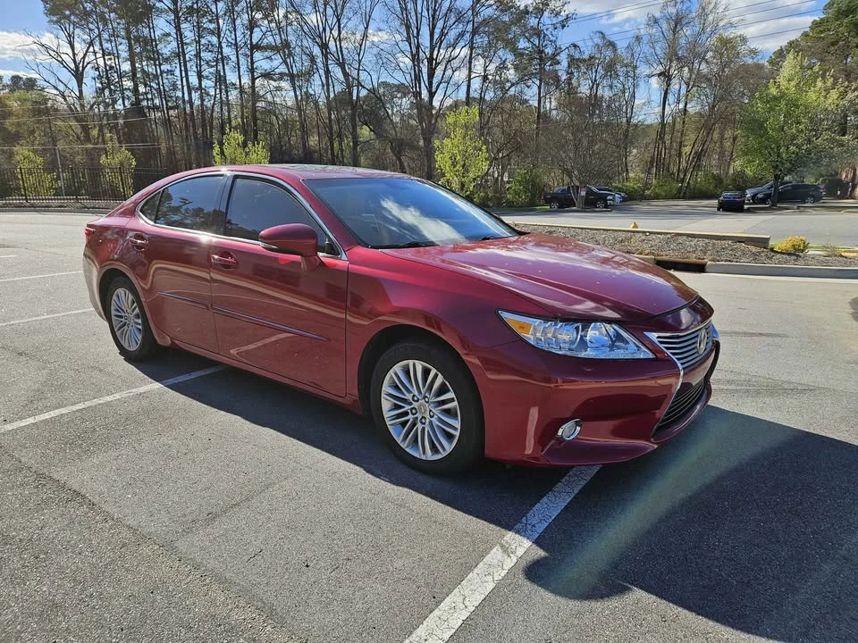 2013 Lexus ES 6th Gen - Image 5 of 18