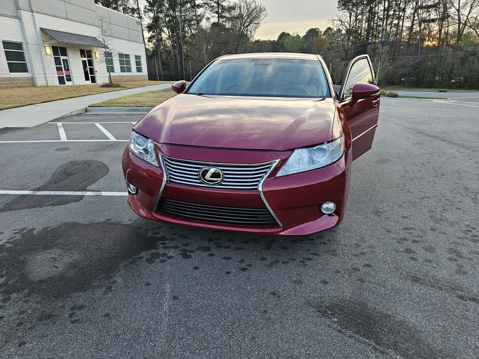 2013 Lexus ES 6th Gen - Image 3 of 18