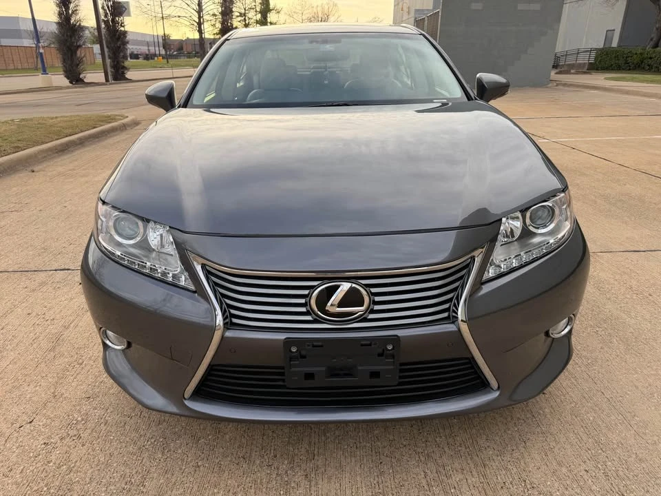 2013 Lexus ES 6th Gen - Image 2 of 18