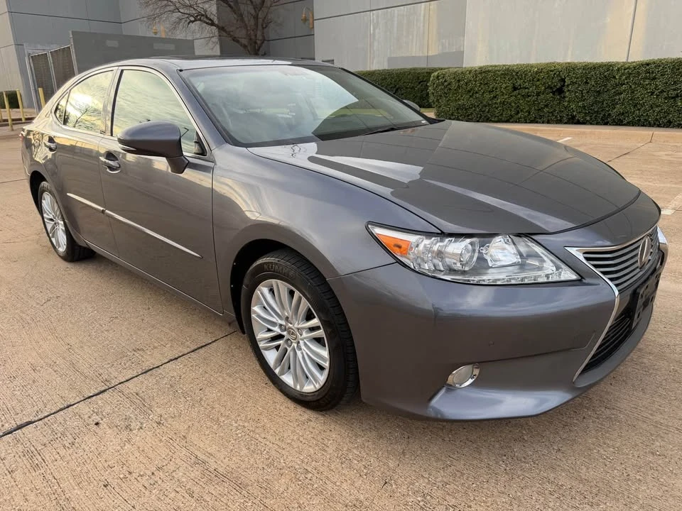 2013 Lexus ES 6th Gen - Image 3 of 18