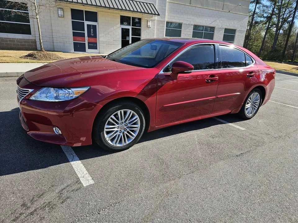 2013 Lexus ES 6th Gen - Image 15 of 18