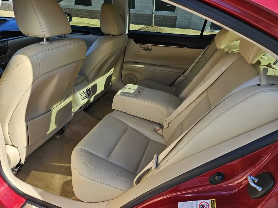2013 Lexus ES 6th Gen - Image 10 of 18