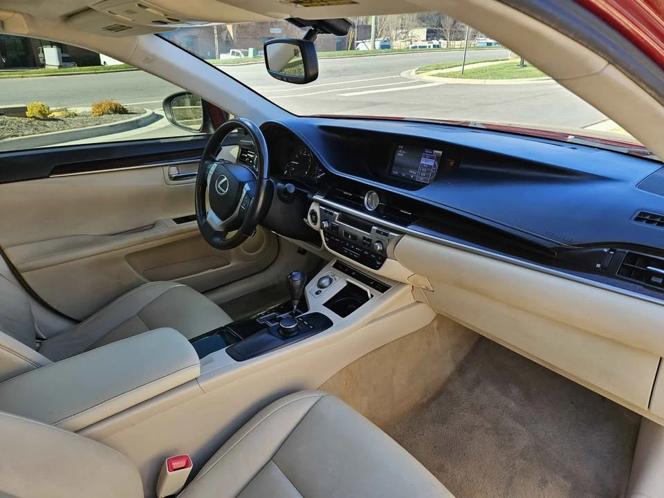 2013 Lexus ES 6th Gen - Image 18 of 18