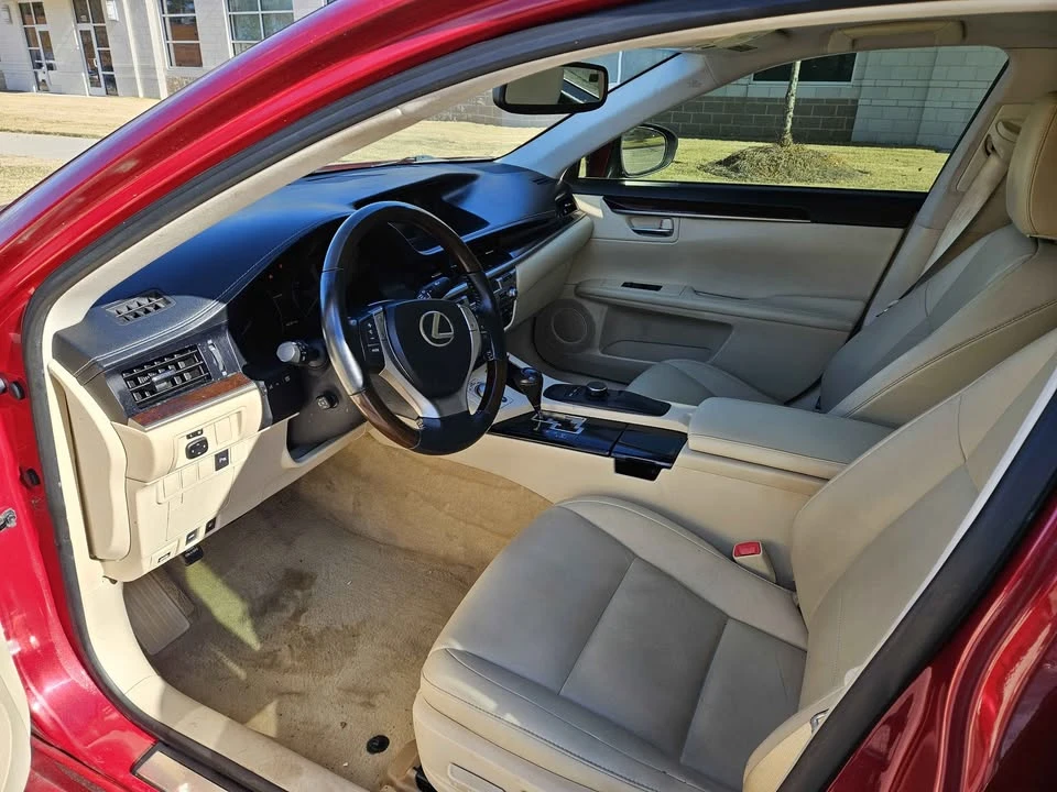 2013 Lexus ES 6th Gen - Image 8 of 18