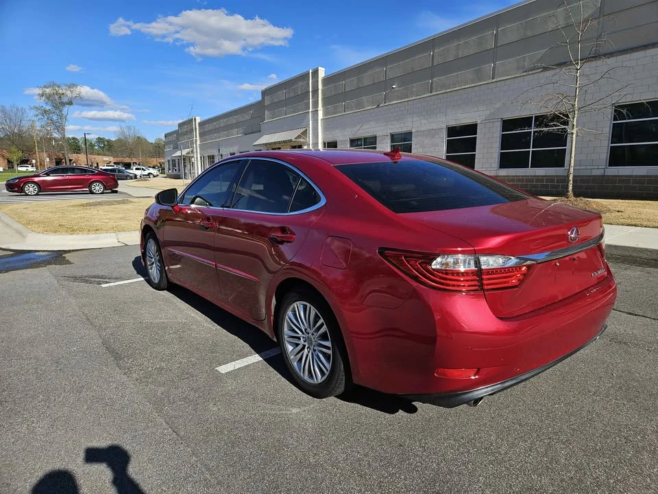 2013 Lexus ES 6th Gen - Image 12 of 18