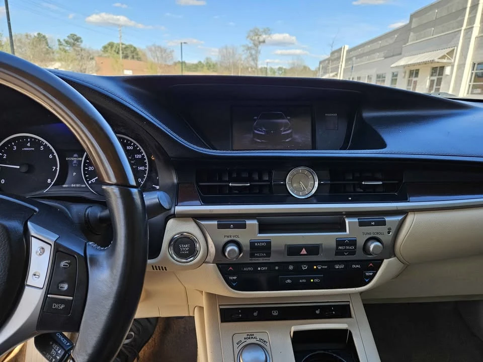 2013 Lexus ES 6th Gen - Image 11 of 18