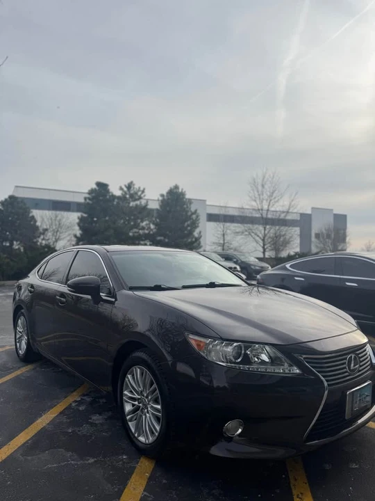 2013 Lexus ES 6th Gen - Image 2 of 20