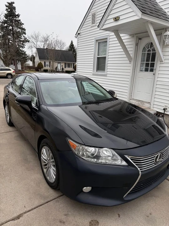 2013 Lexus ES 6th Gen - Image 4 of 10
