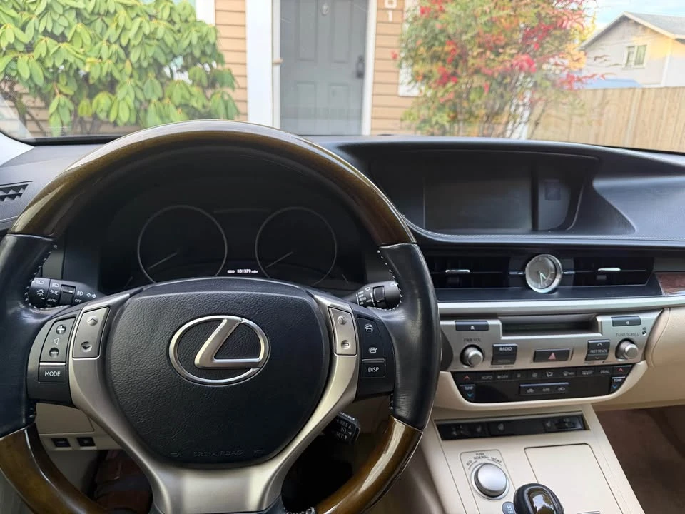 2013 Lexus ES 6th Gen - Image 8 of 8