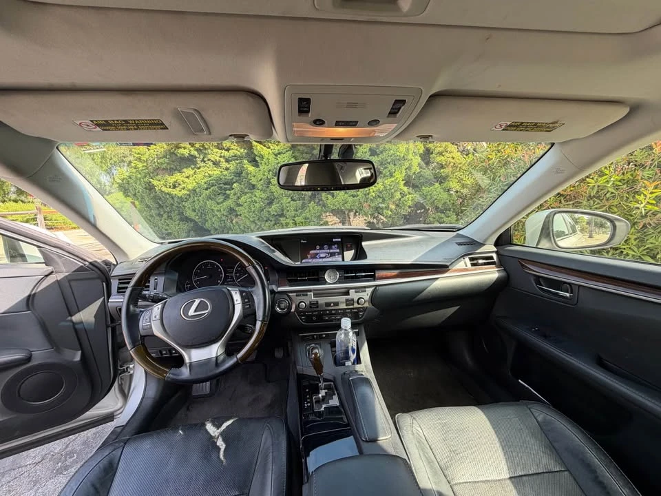 2013 Lexus ES 6th Gen - Image 12 of 16