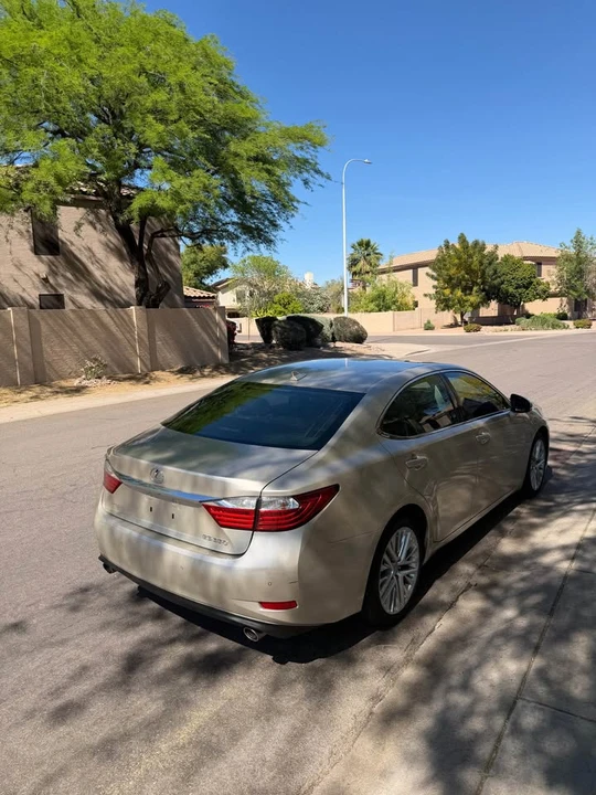 2013 Lexus ES 6th Gen - Image 2 of 15