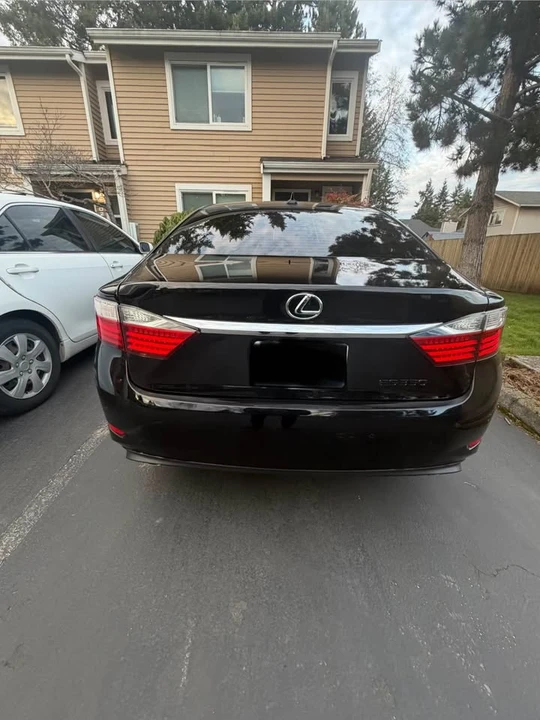 2013 Lexus ES 6th Gen - Image 2 of 8