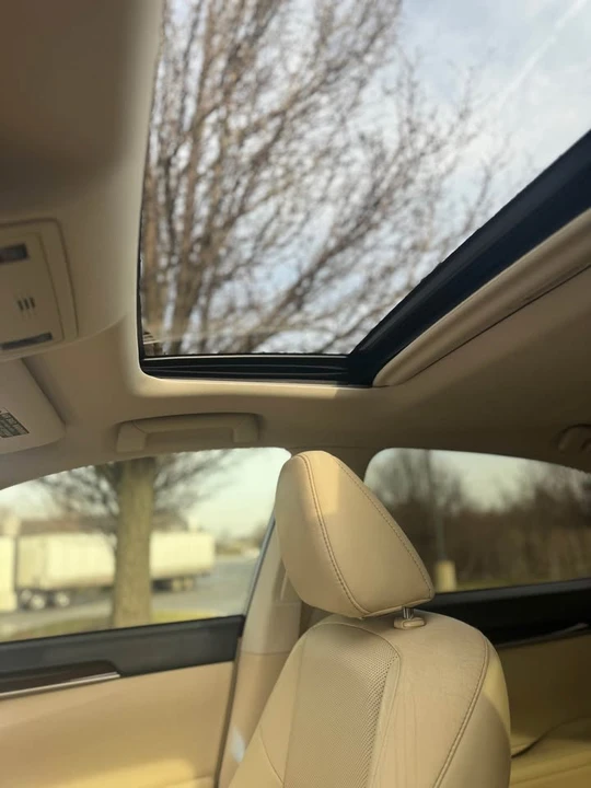 2013 Lexus ES 6th Gen - Image 14 of 20