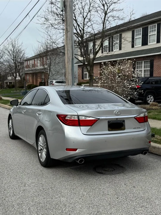 2013 Lexus ES 6th Gen - Image 4 of 17