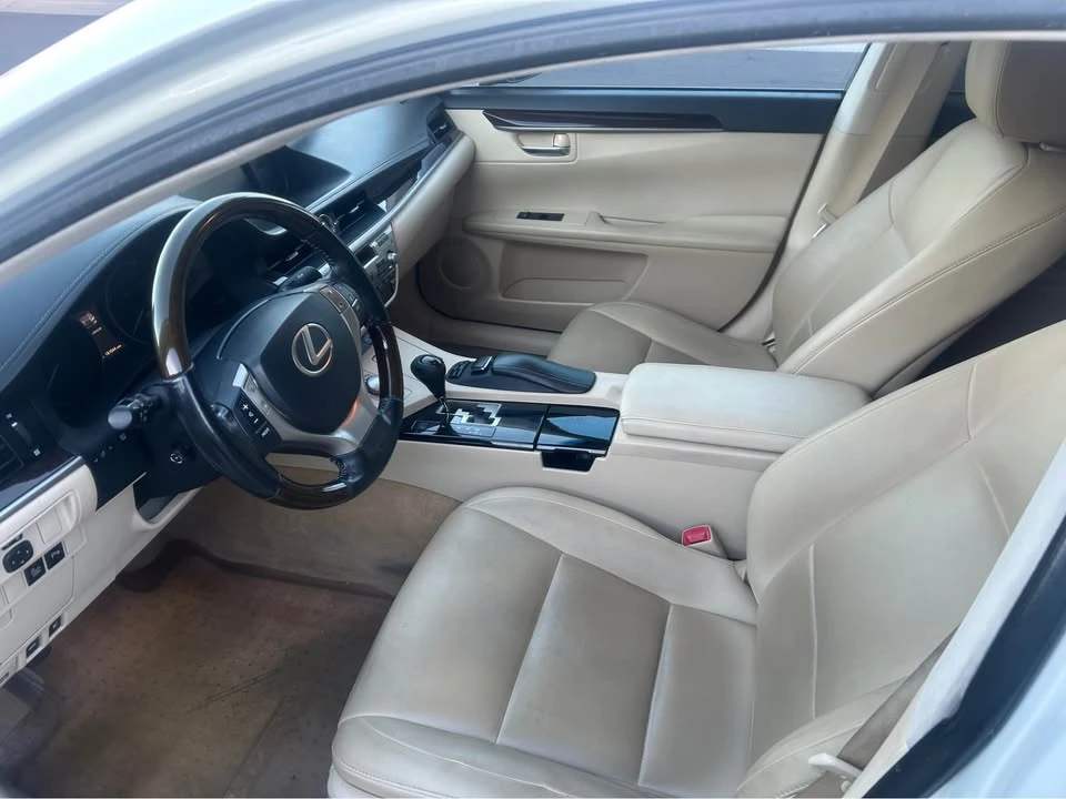 2013 Lexus ES 6th Gen - Image 5 of 6