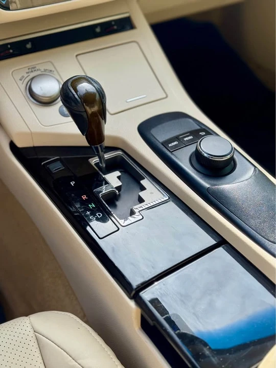 2013 Lexus ES 6th Gen - Image 8 of 19