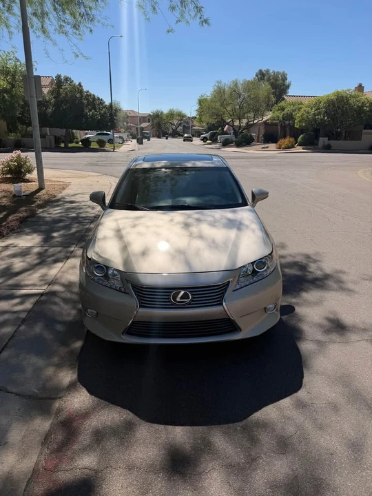 2013 Lexus ES 6th Gen - Image 5 of 15