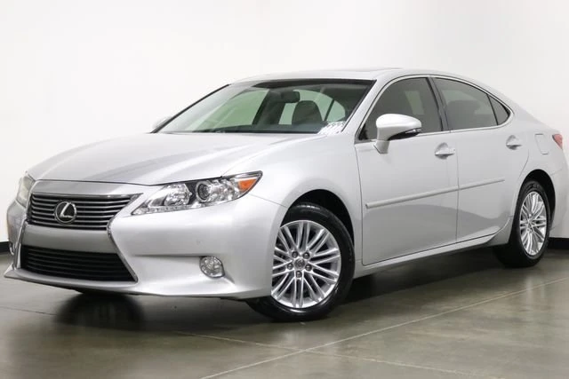 2013 Lexus ES 6th Gen - Image 5 of 20