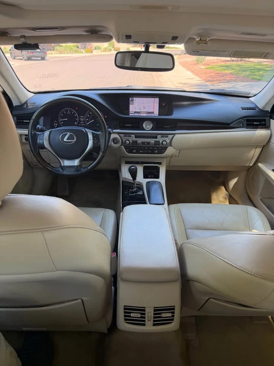 2013 Lexus ES 6th Gen - Image 10 of 15