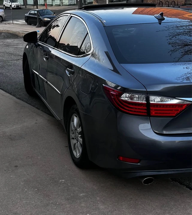 2013 Lexus ES 6th Gen - Image 4 of 8
