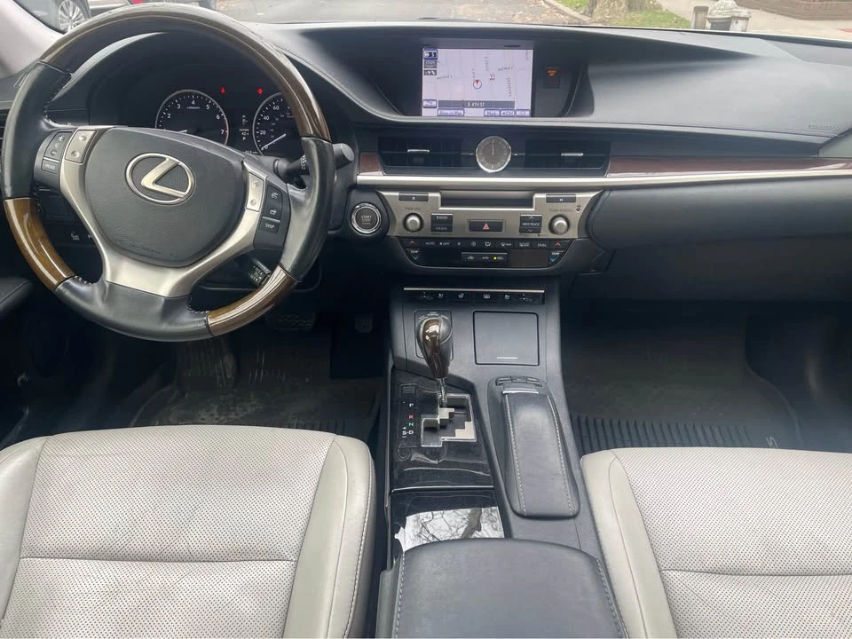 2013 Lexus ES 6th Gen - Image 12 of 19