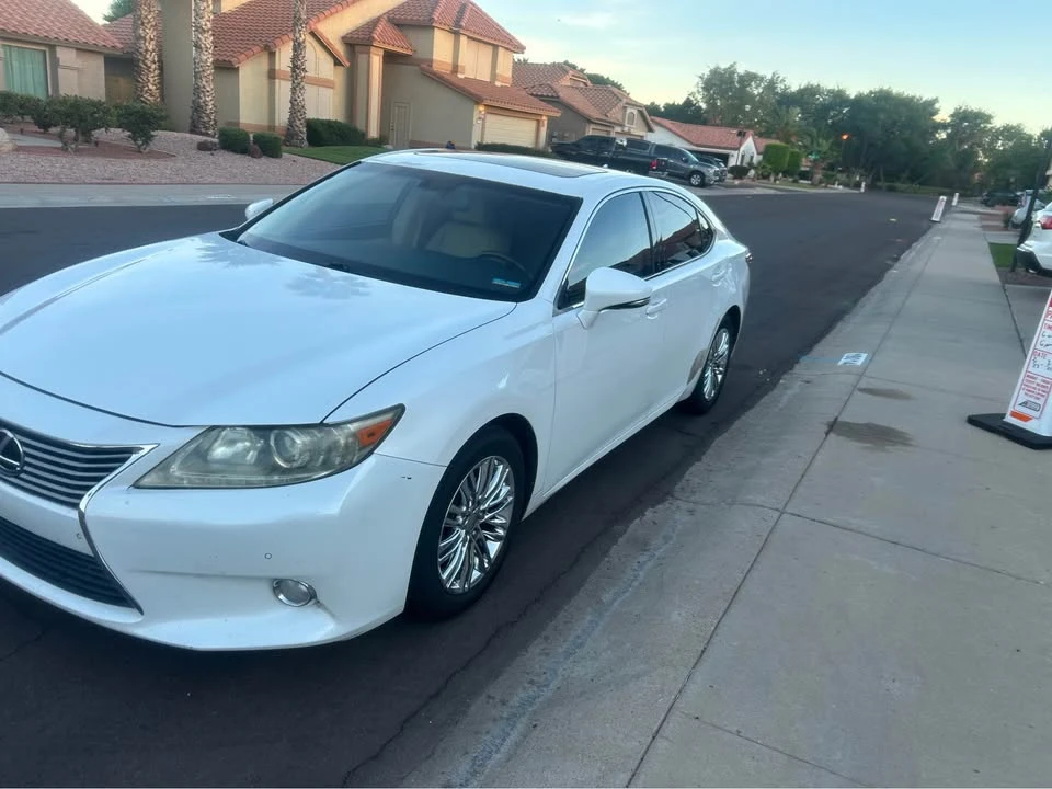 2013 Lexus ES 6th Gen - Image 2 of 6