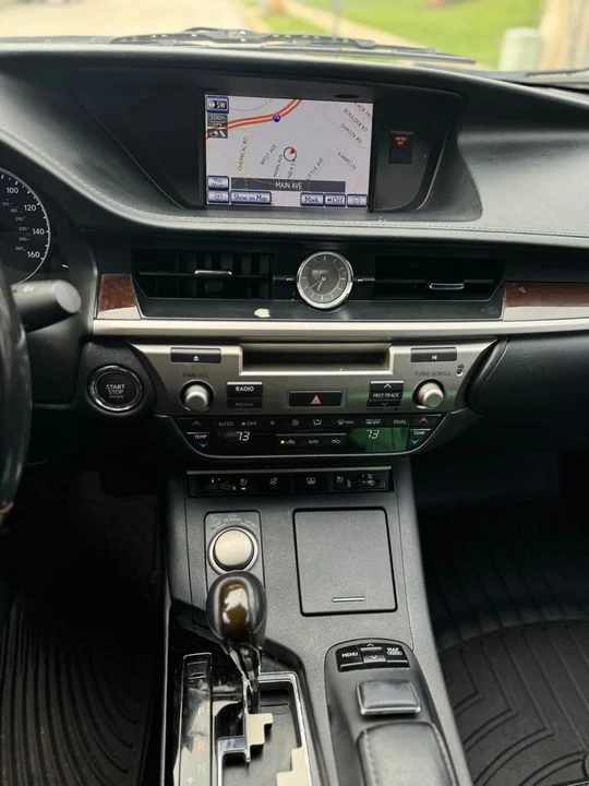 2013 Lexus ES 6th Gen - Image 13 of 17