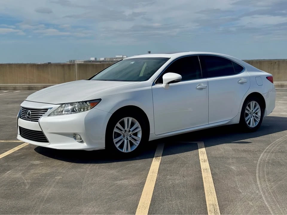 2013 Lexus ES 6th Gen - Image 2 of 19