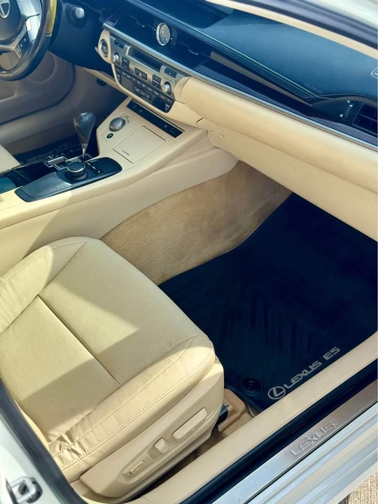 2013 Lexus ES 6th Gen - Image 13 of 19