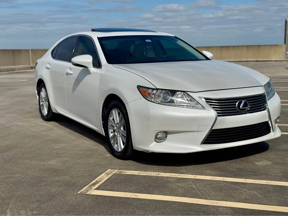 2013 Lexus ES 6th Gen - Image 6 of 19