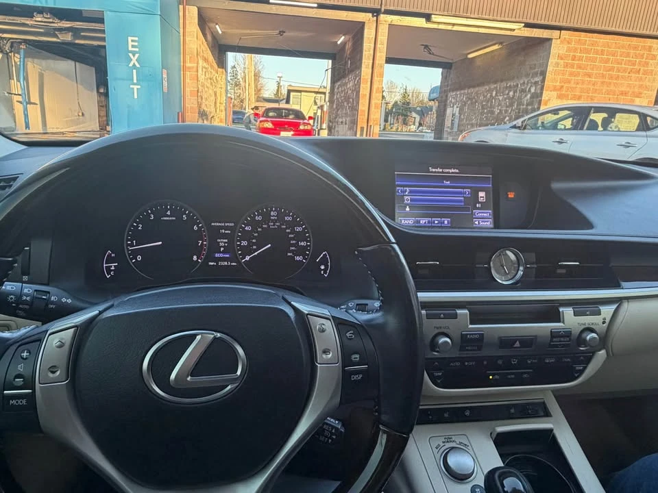 2013 Lexus ES 6th Gen - Image 3 of 8