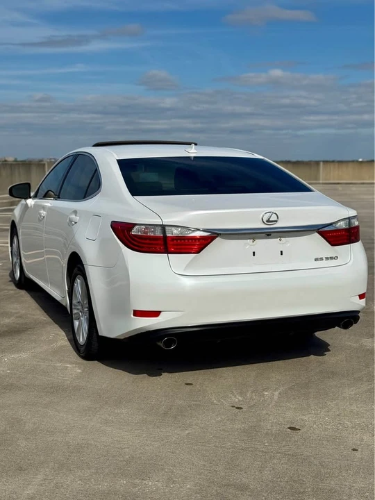 2013 Lexus ES 6th Gen - Image 18 of 19