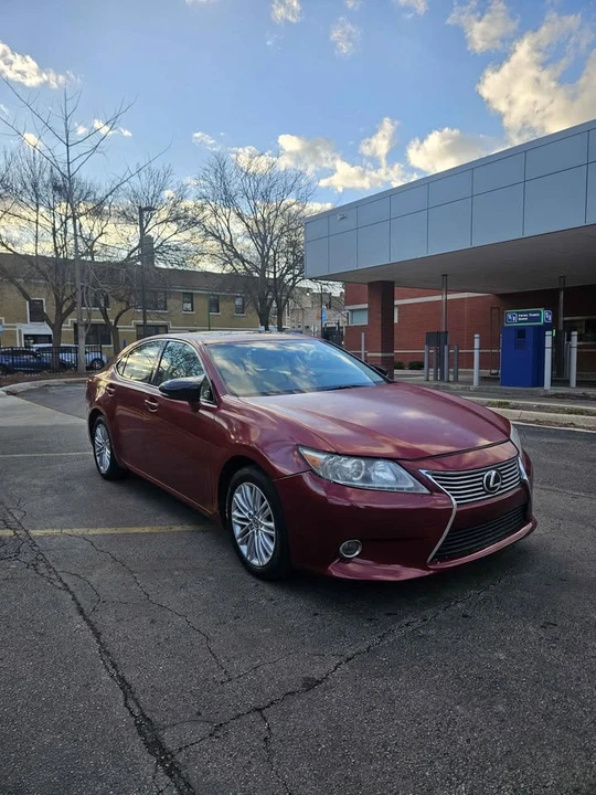 2013 Lexus ES 6th Gen - Image 2 of 20