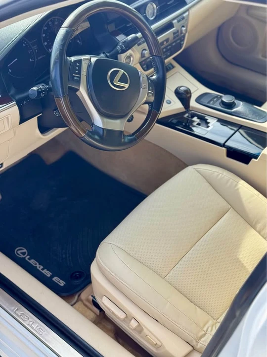 2013 Lexus ES 6th Gen - Image 7 of 19