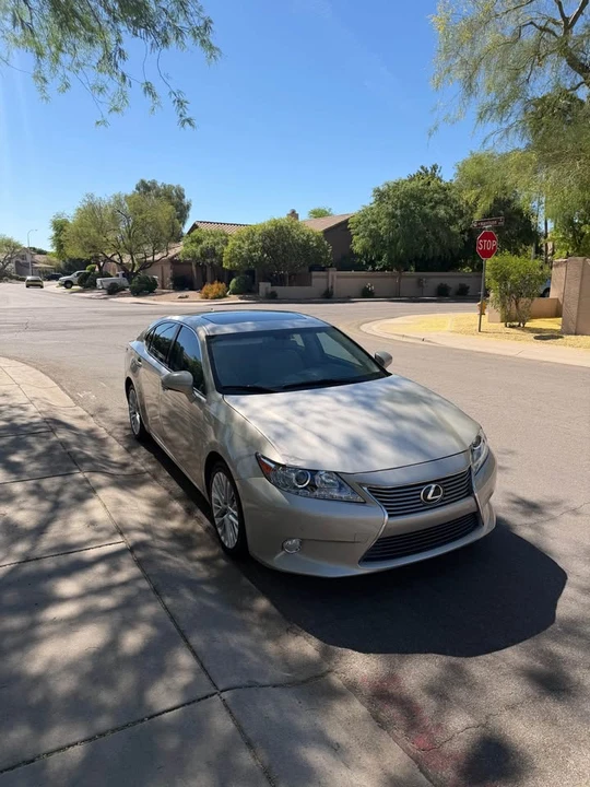 2013 Lexus ES 6th Gen - Image 6 of 15