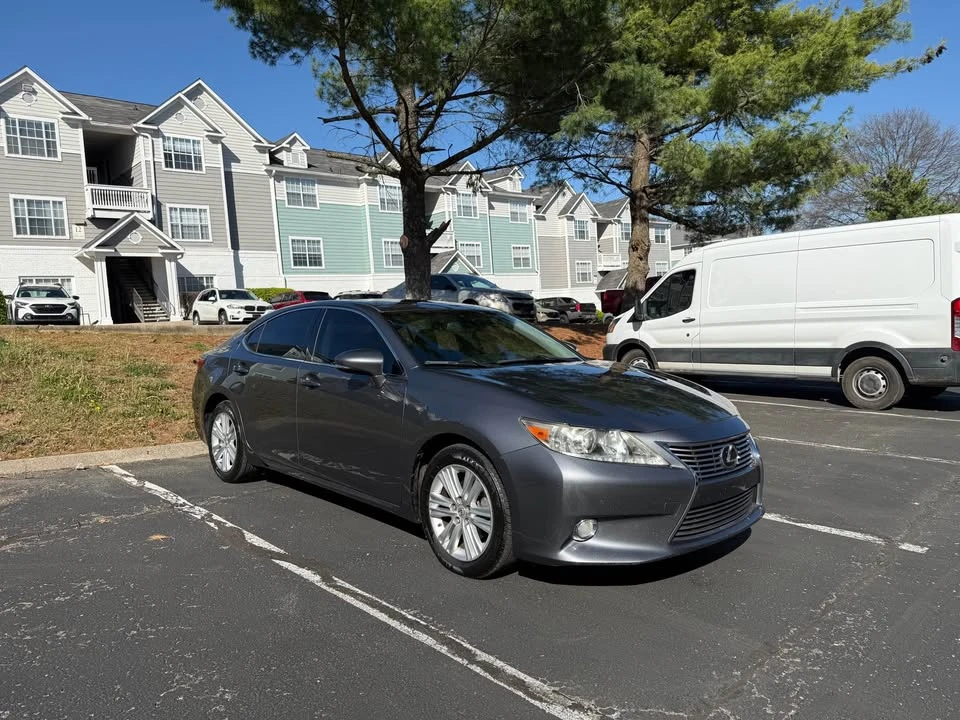 2013 Lexus ES 6th Gen - Image 4 of 15