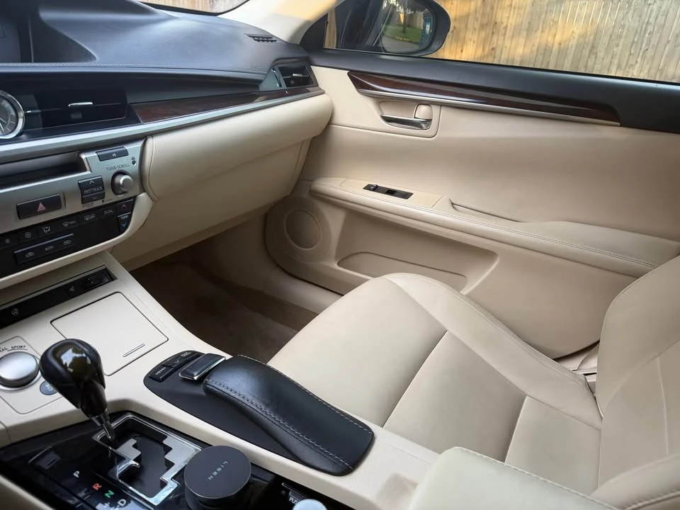 2013 Lexus ES 6th Gen - Image 7 of 8