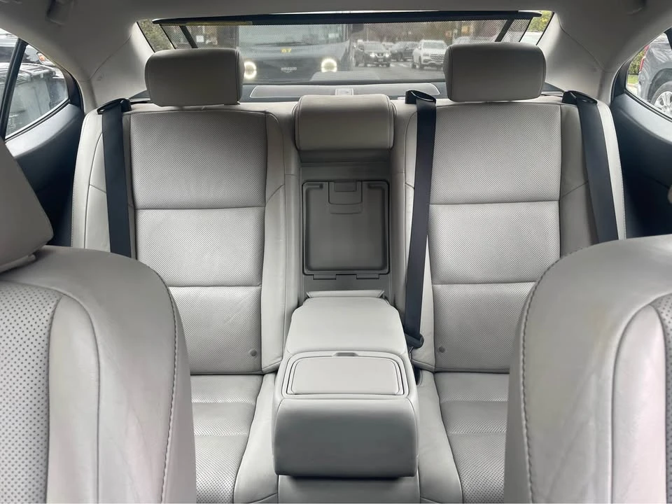 2013 Lexus ES 6th Gen - Image 16 of 19