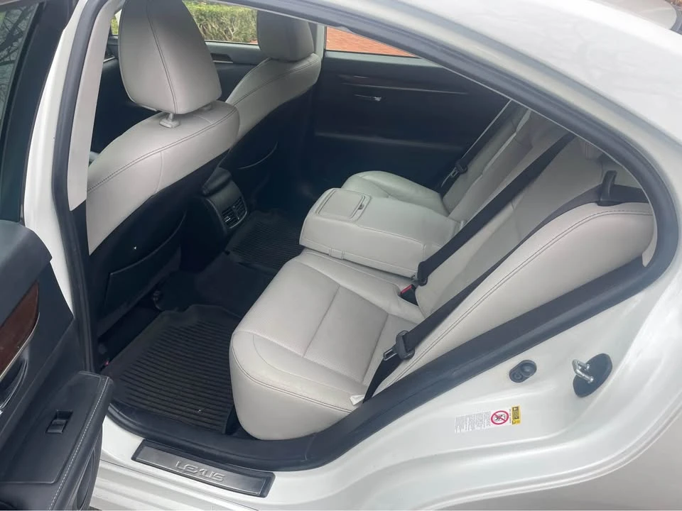 2013 Lexus ES 6th Gen - Image 11 of 19