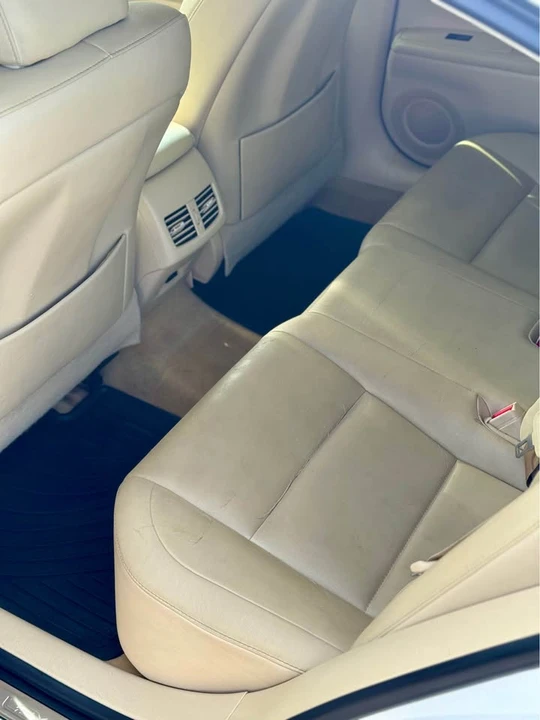 2013 Lexus ES 6th Gen - Image 11 of 19