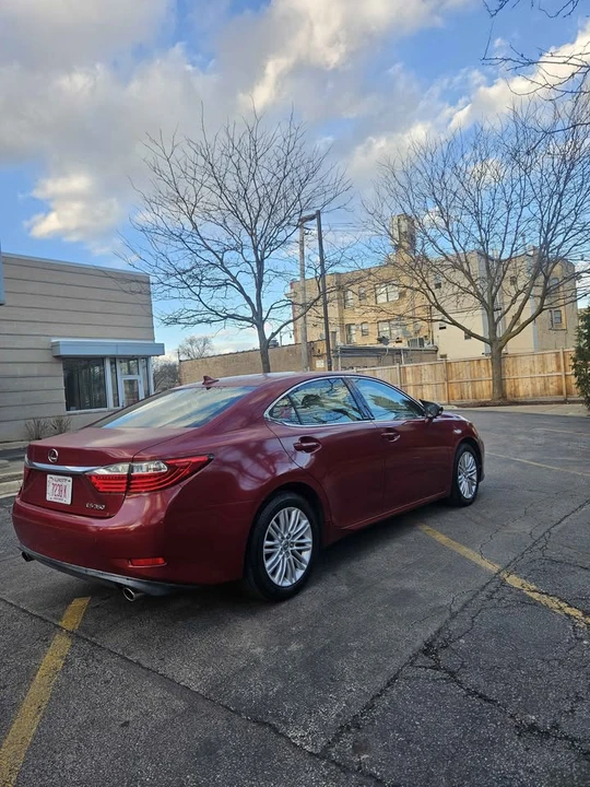 2013 Lexus ES 6th Gen - Image 9 of 20