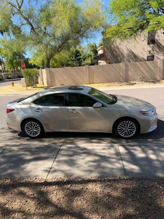 2013 Lexus ES 6th Gen - Image 7 of 15