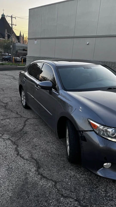 2013 Lexus ES 6th Gen - Image 6 of 8